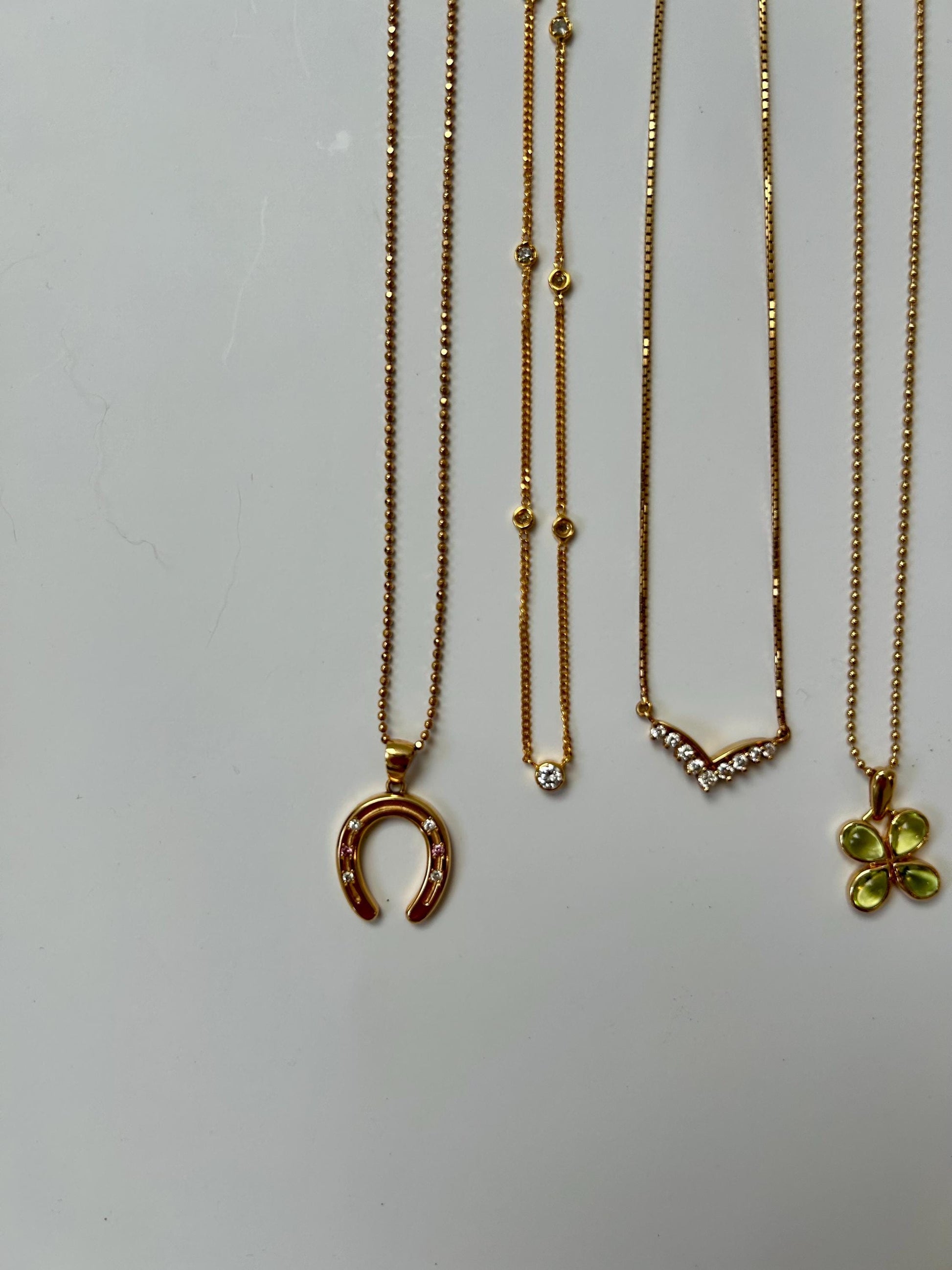 Vintage 18k Gold Peridot Clover Pendant Necklace: August Birthstone
