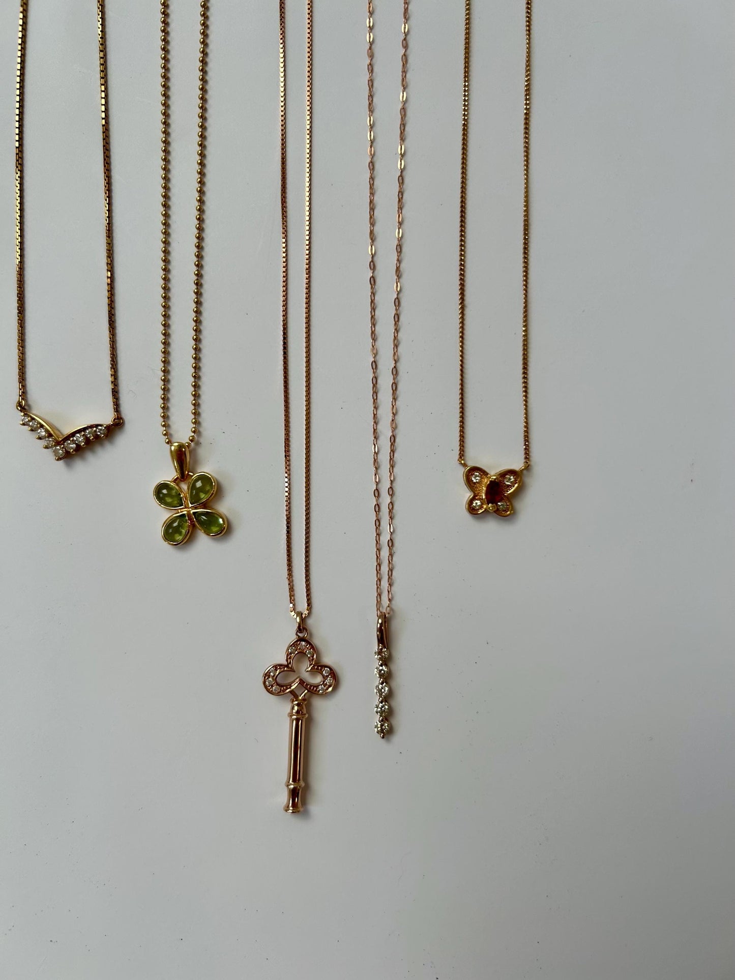 Vintage 18k Gold Peridot Clover Pendant Necklace: August Birthstone