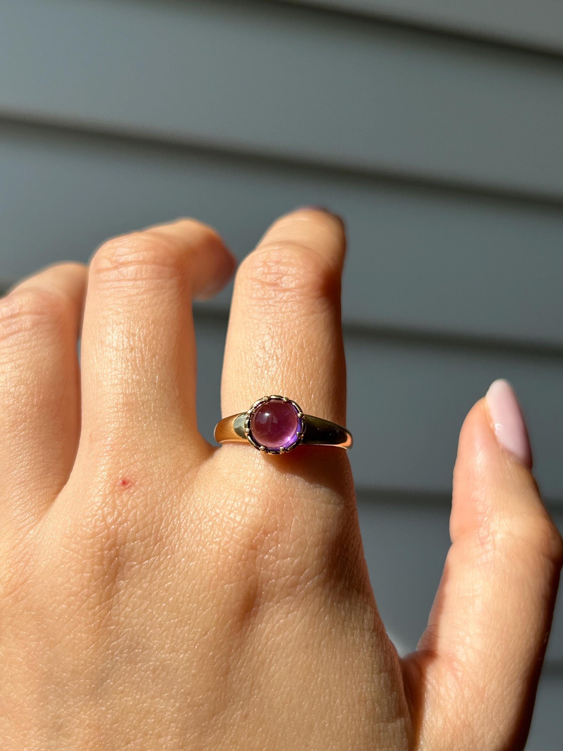 Vintage 18k Solid Yellow Gold Purple Amethyst Cabochon Ring, February Birthstone, Size 7.75