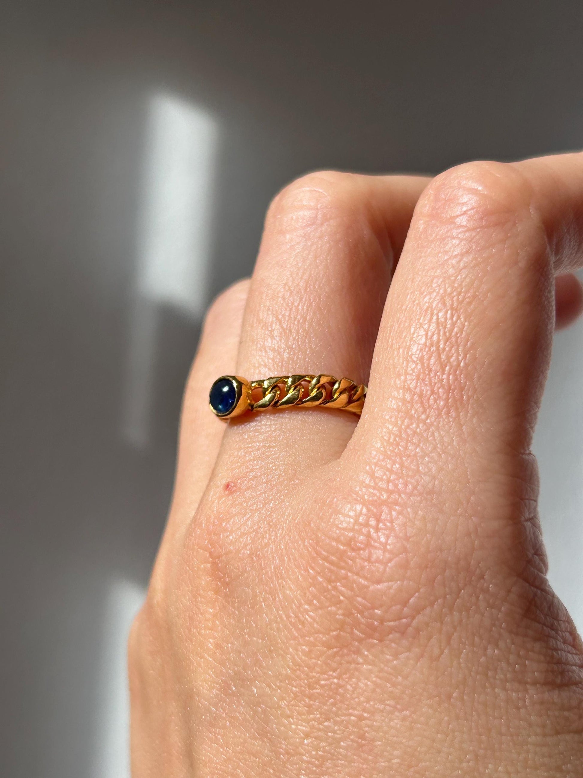 Vintage 18k Gold Curb Link Ring: Bezel Set Sapphire Cabochon, Size 6