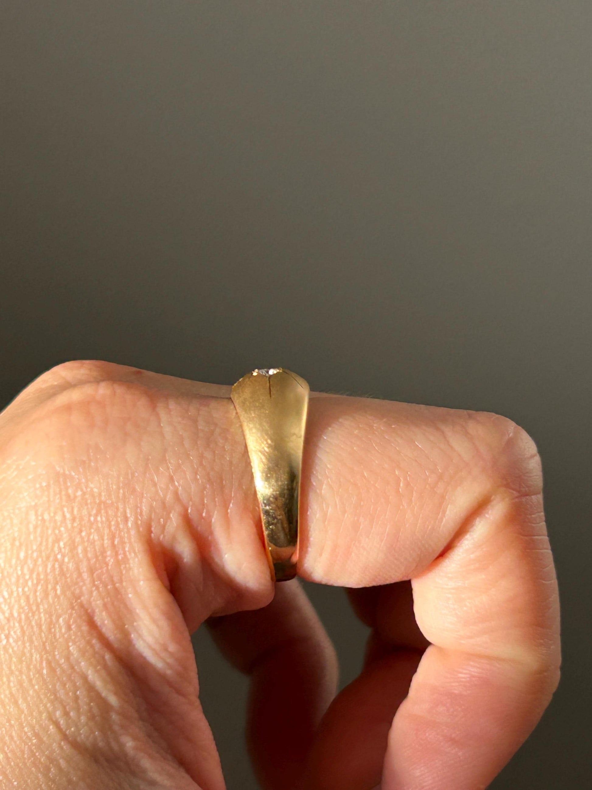 Vintage 18k Yellow Gold Diamond Starburst Ring: Gypsy Style, Flushed Setting, Size 7.75