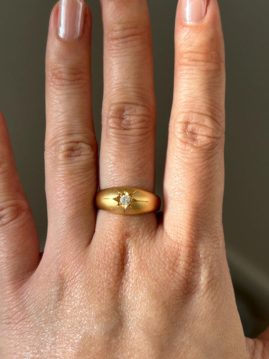 Vintage 18k Yellow Gold Diamond Starburst Ring: Gypsy Style, Flushed Setting, Size 7.75