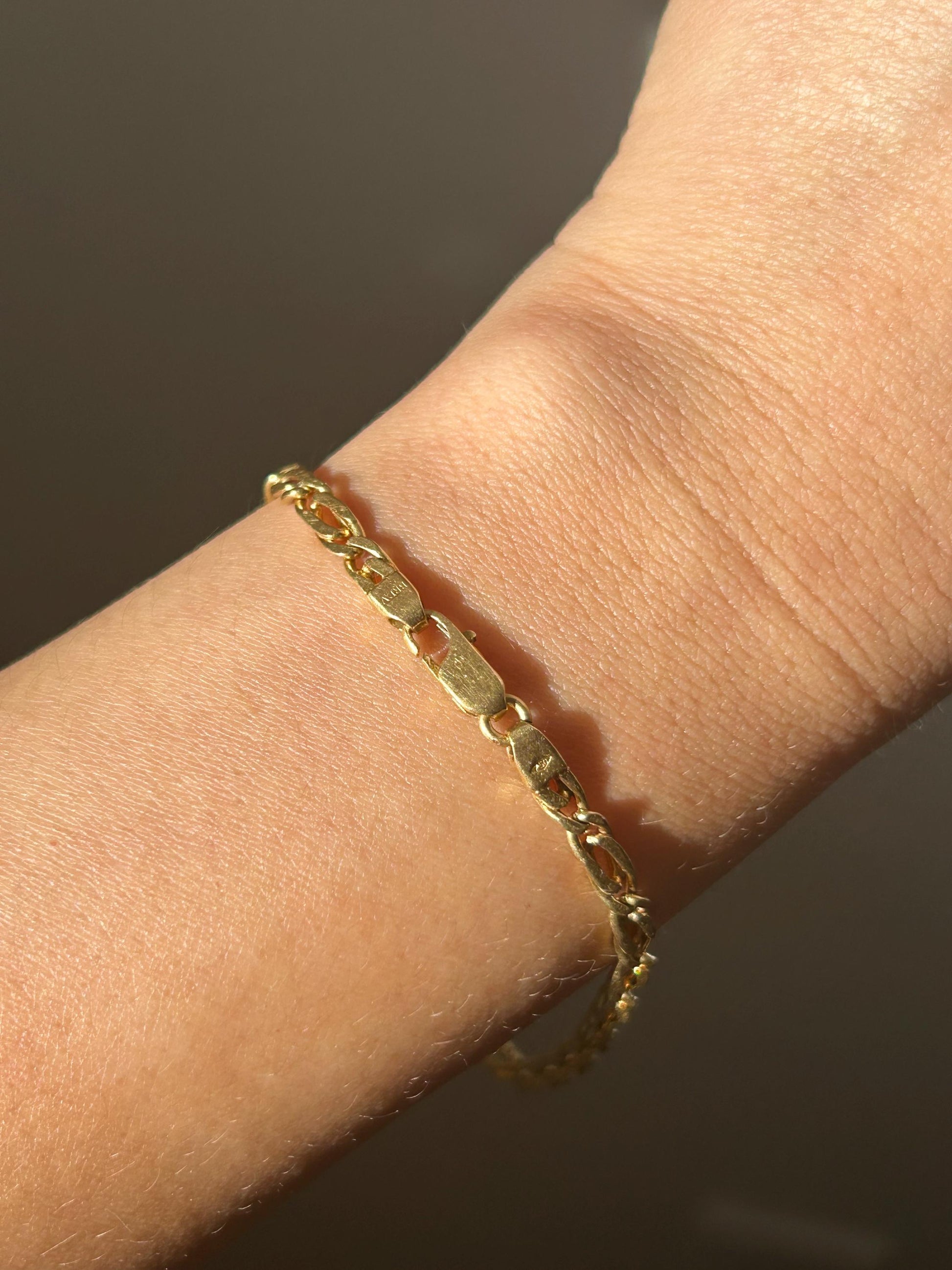 Vintage Italian 18k Yellow Gold Figaro Bracelet: Size 8