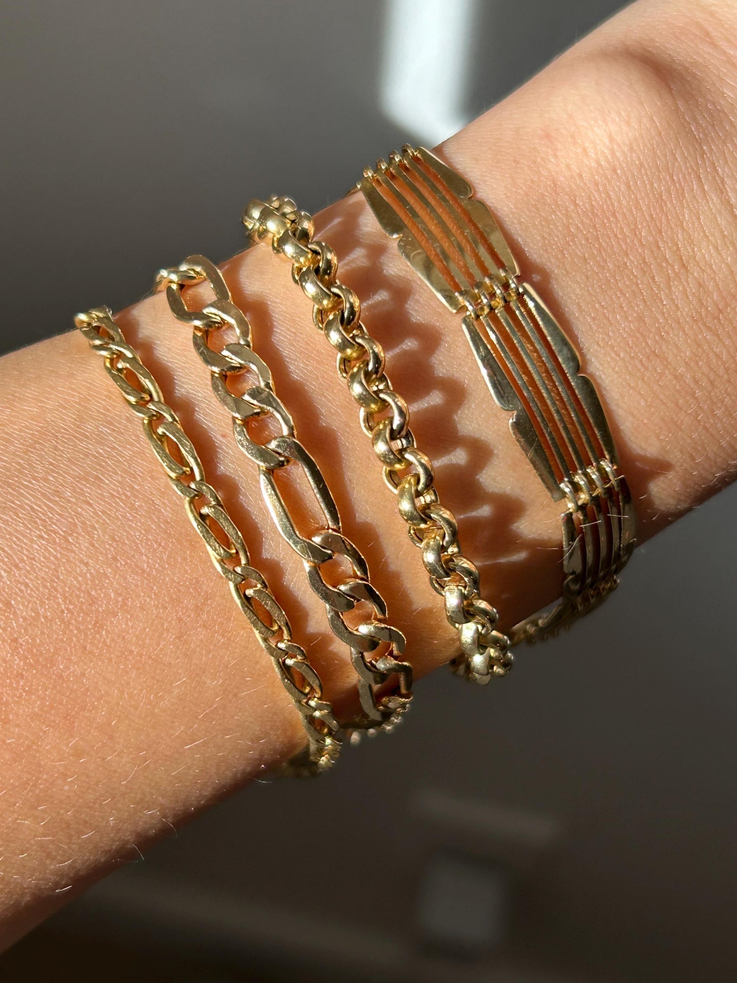 Vintage Italian 18k Yellow Gold Figaro Bracelet: Size 8