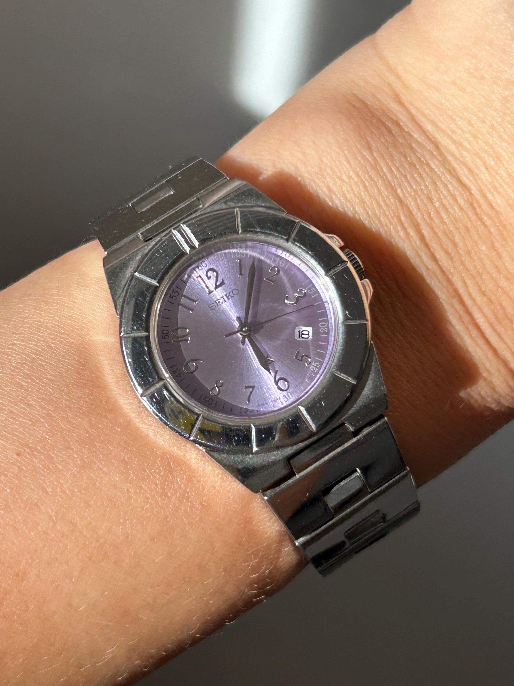 Vintage Seiko Stainless Steel Watch: Made in Japan, Y2K, Wristsize under 6”