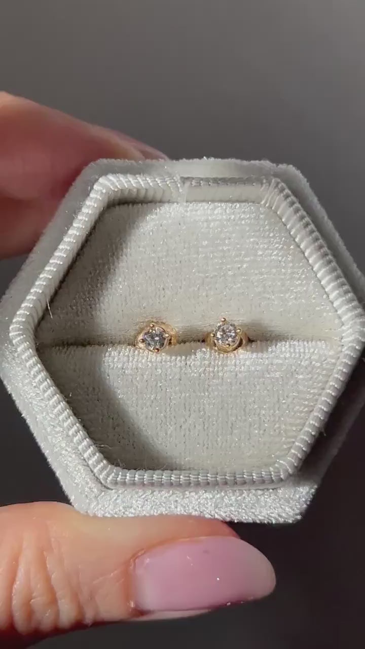 14k Yellow Gold Diamond Stud Earrings: Classic 0.2 ct