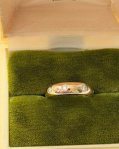 Modern Estate 18k Gold Straight Line Scattered Flush Set Diamond Donut Ring