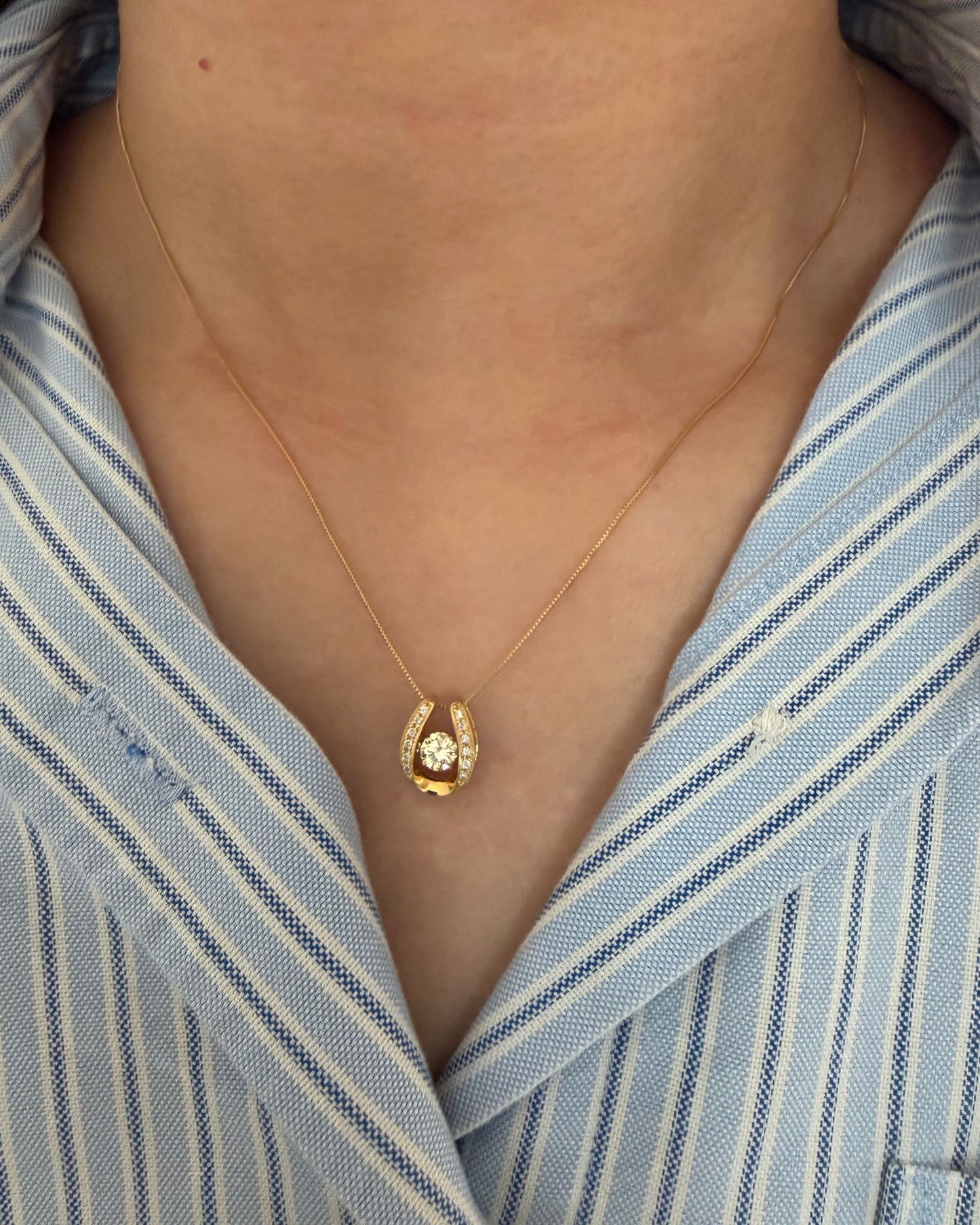 Vintage 18k Gold Suspended Yellow Diamond Horseshoe Pendant Necklace