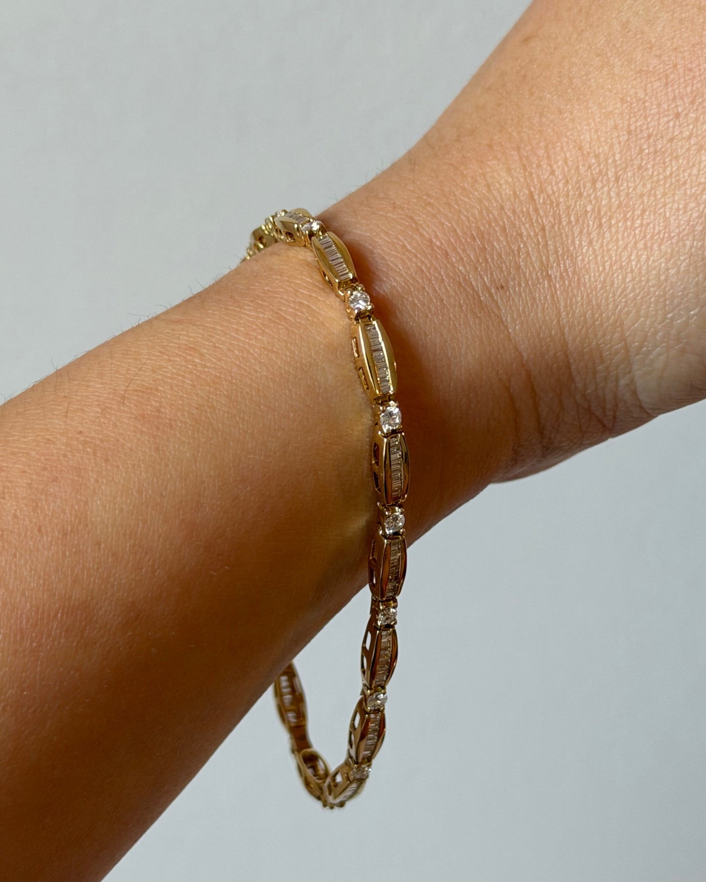 Vintage 18k Gold Baguette and Round Diamond Scalloped Edge Tennis Bracelet