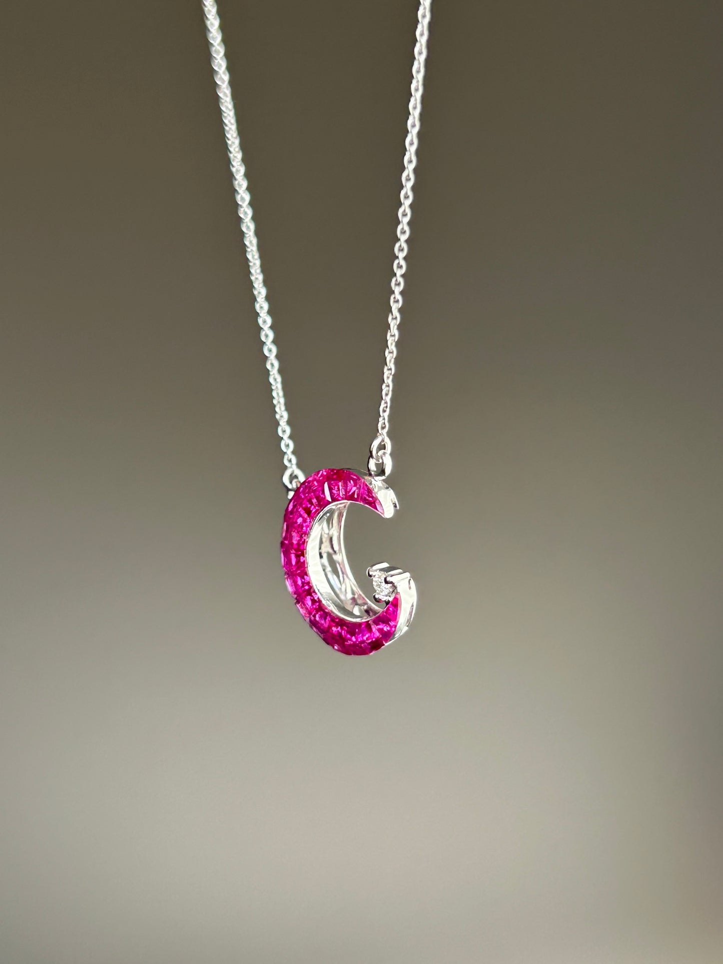 Vintage 18k White Gold Invisible Set Ruby Crescent Pendant Chain