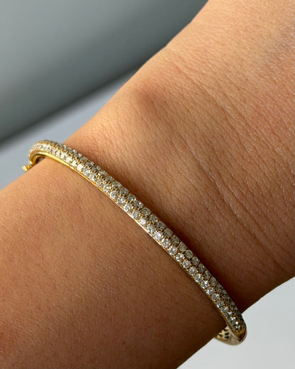 Modern Pre-loved 18k Gold 1.75 CTW Diamond Pave Dome Bangle Bracelet