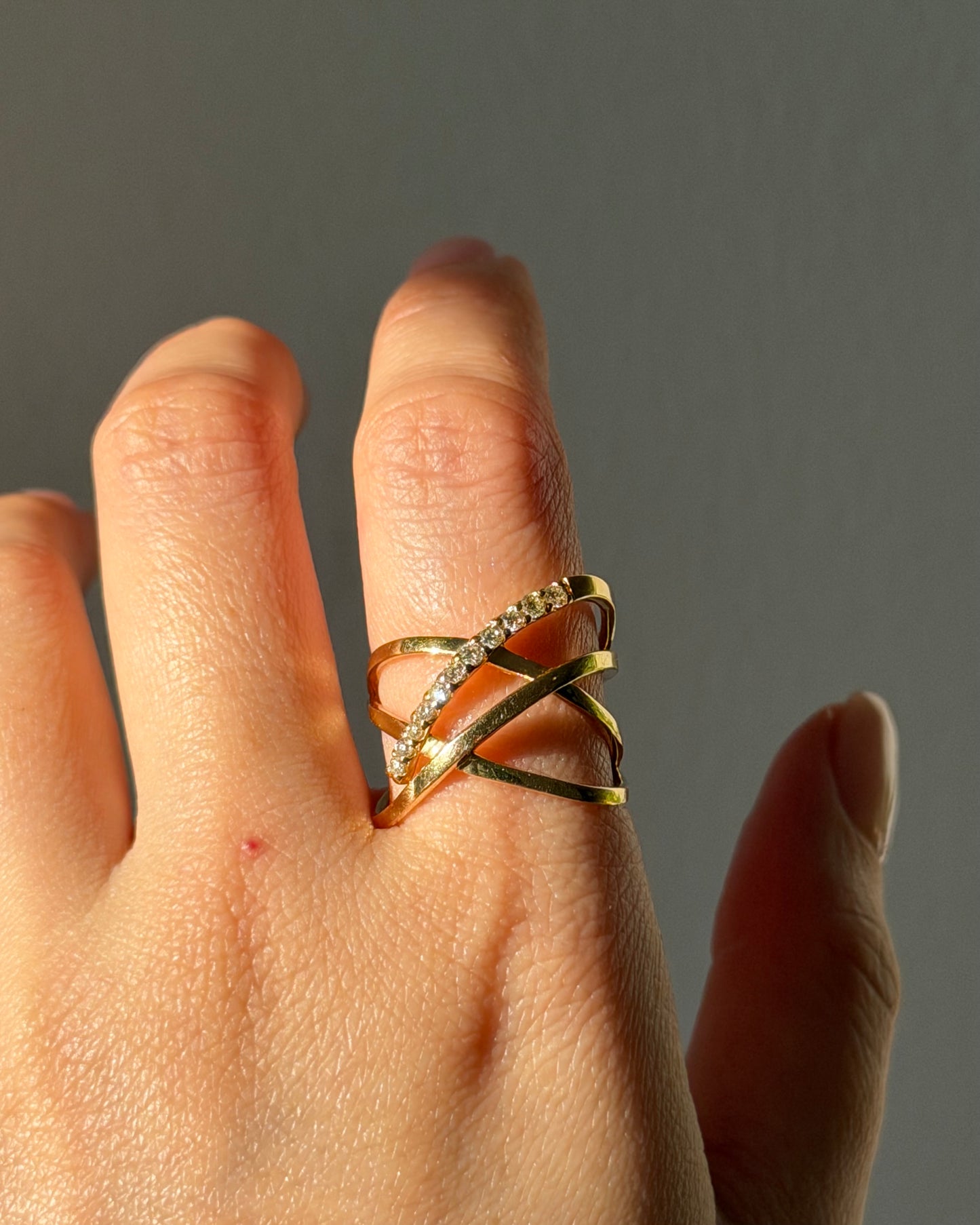 Modern Estate 18k Gold Sculptural Line Statement Diamond Ring