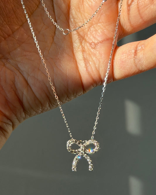 Vintage 18k White Gold Diamond Bow Ribbon Motif Pendant Necklace