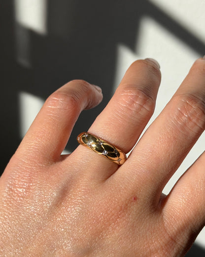 Vintage 18k Gold Flushed Set Diamond Quilted Pattern Dome Ring