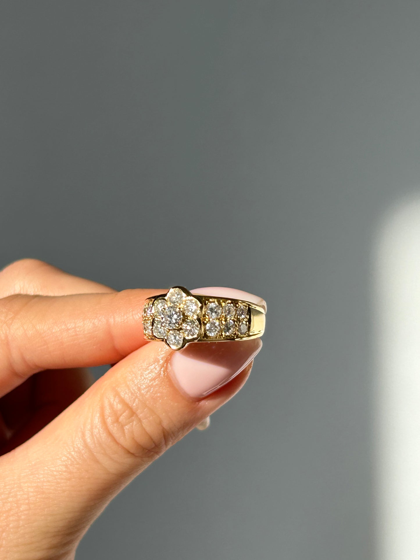 Vintage 18k Diamond Flower Chunky Ring