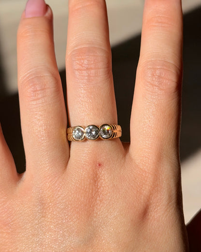 Vintage 18k Gold 1.0 CTW Bezel Set Three-Stone Diamond Ring - Ribbed Shoulder Details