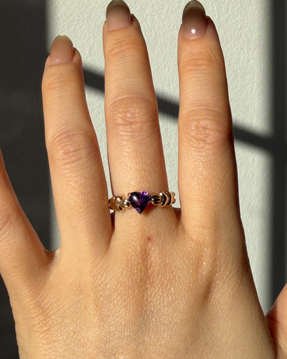 Vintage 14k Gold Cabochon Amethyst Heart Ring - Heart Shoulder Details