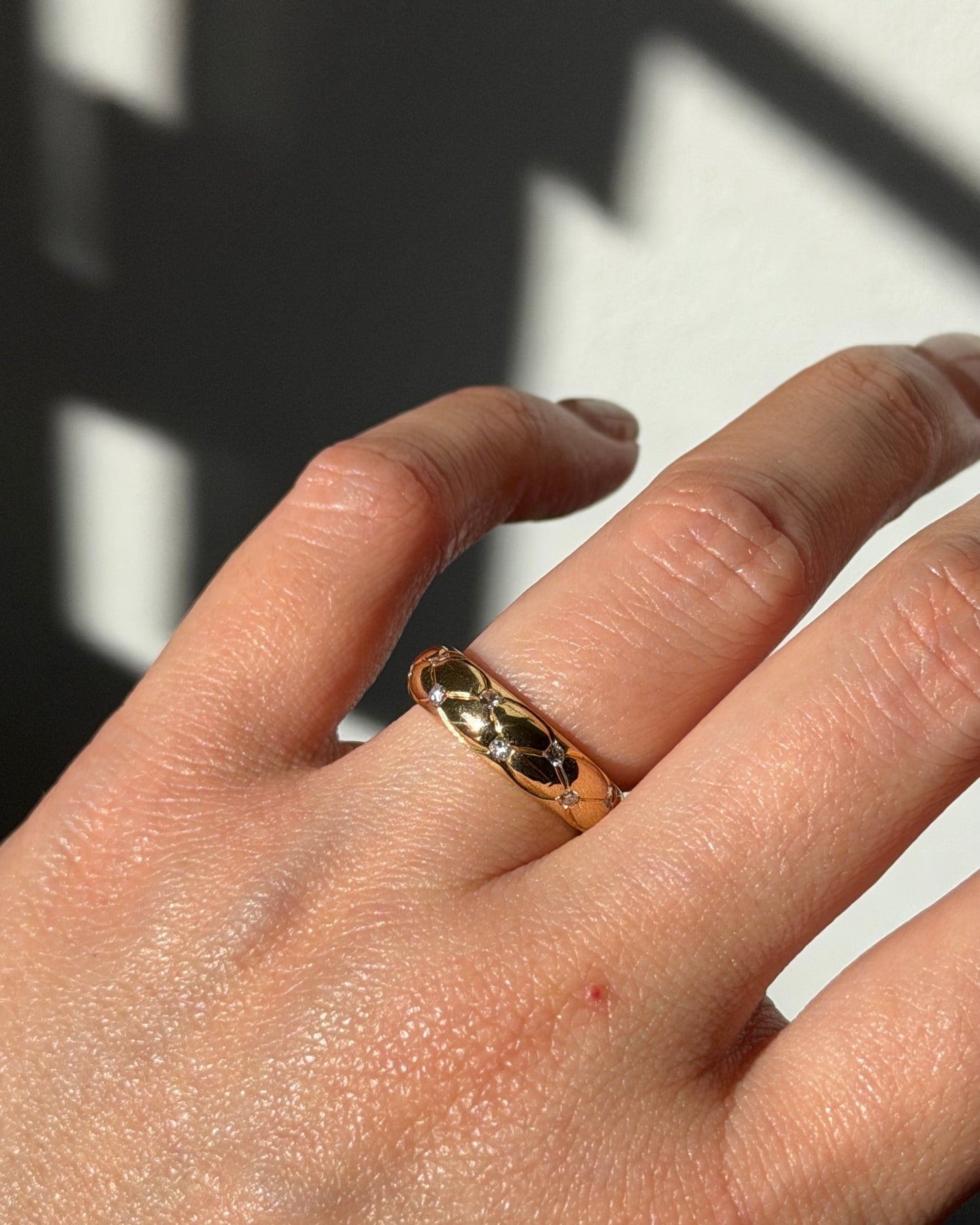Vintage 18k Gold Flushed Set Diamond Quilted Pattern Dome Ring