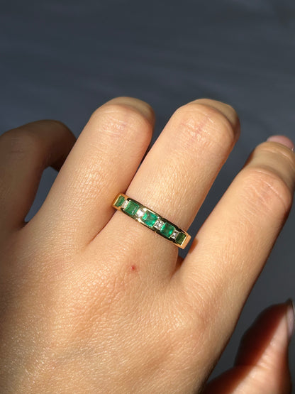 Vintage 18k Emerald and Diamond Stacking Ring: US Size 6