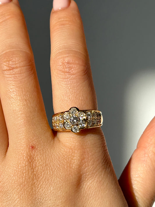 Vintage 18k Diamond Flower Chunky Ring