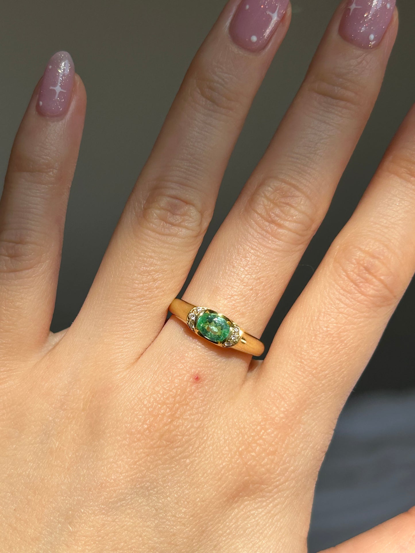 Vintage 18k Gold Sea Foam Green Tourmaline Half Bezel EW Set Ring