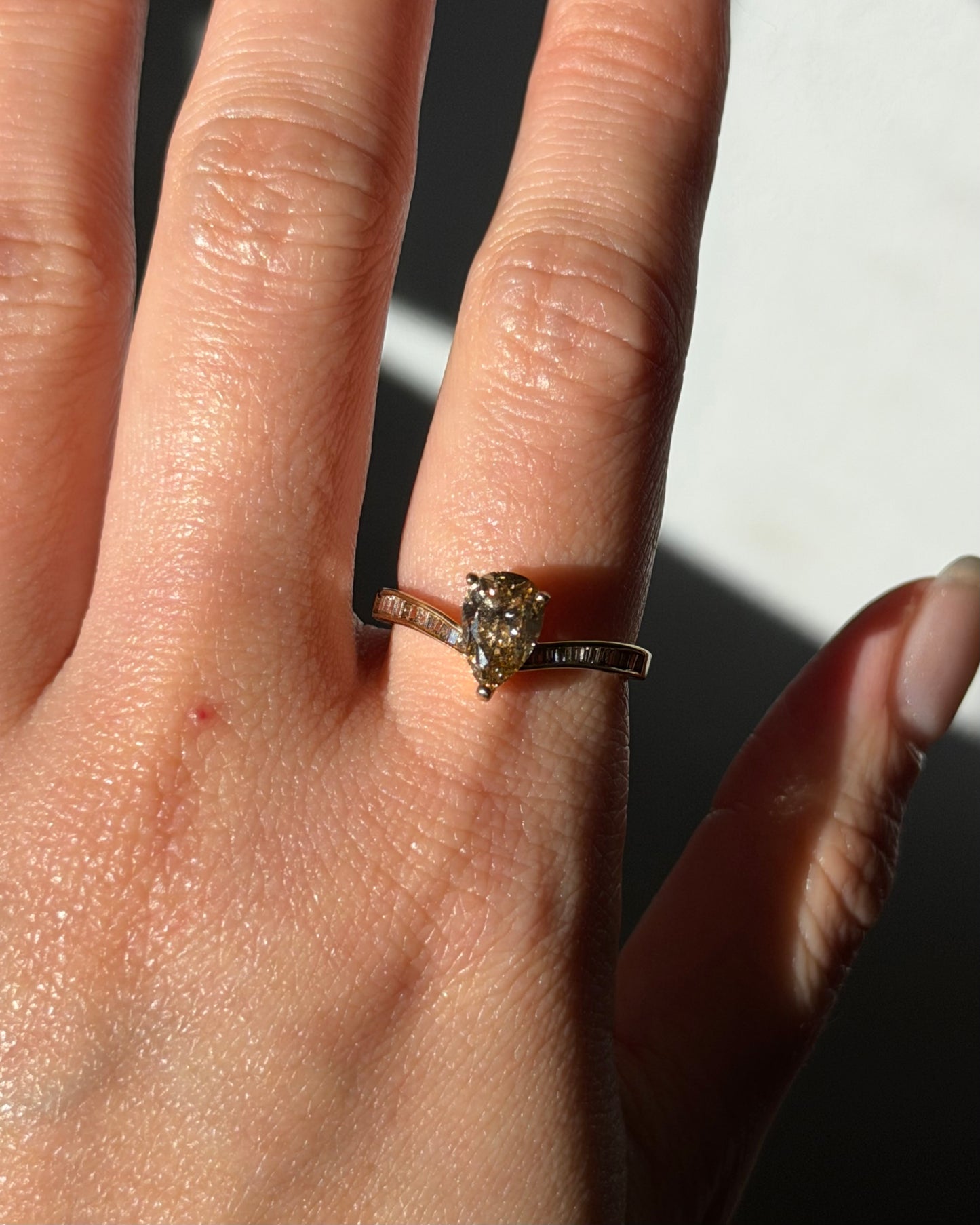 Vintage 18k Gold 1.11ct Dark Chocolate Brown Pear Cut Diamond Ring - Brown Baguette Diamond Shoulders