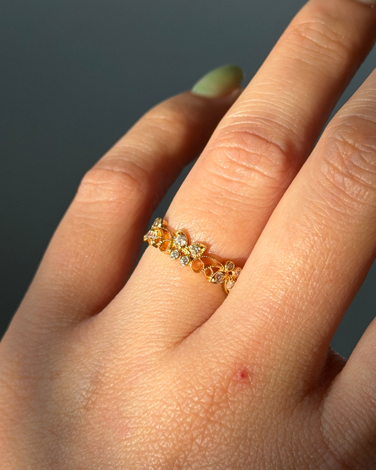 Vintage 18k Gold Diamond Butterfly Open Work Milgrain Detail Ring