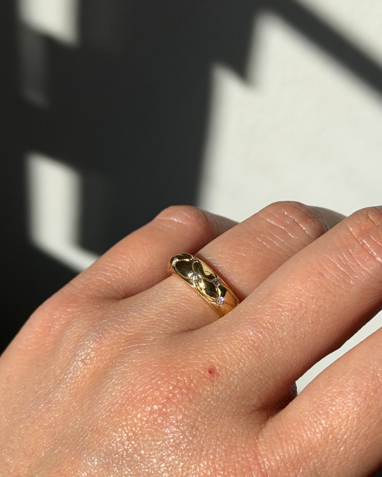 Vintage 18k Gold Flushed Set Diamond Quilted Pattern Dome Ring