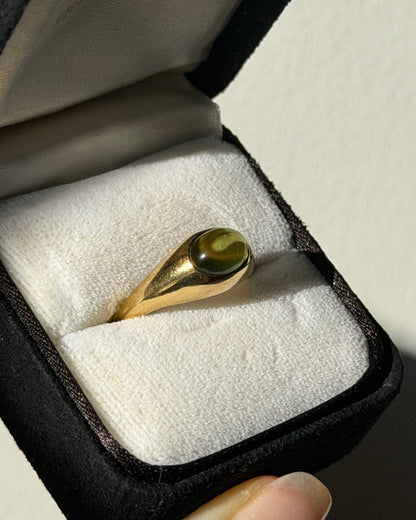 Vintage Circa 1980s 18k Gold Tiffany & Co Cabochon Peridot Ring