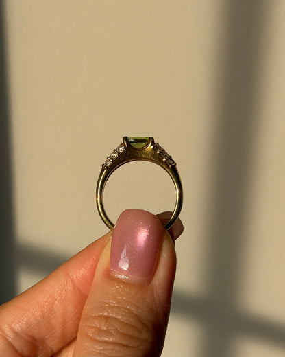 Vintage 18k East-West Set Peridot Diamond Pave Ring