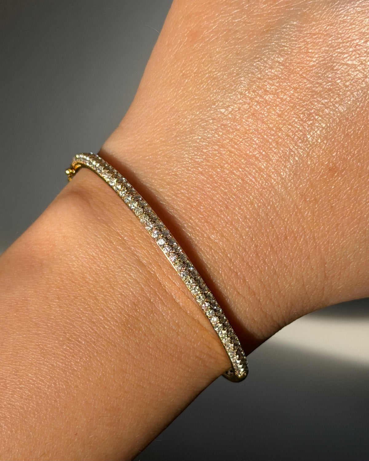 Modern Pre-loved 18k Gold 1.75 CTW Diamond Pave Dome Bangle Bracelet