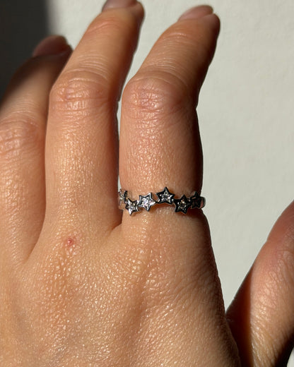 Modern Estate 18k White Gold Diamond Star Wavy Stacking Band