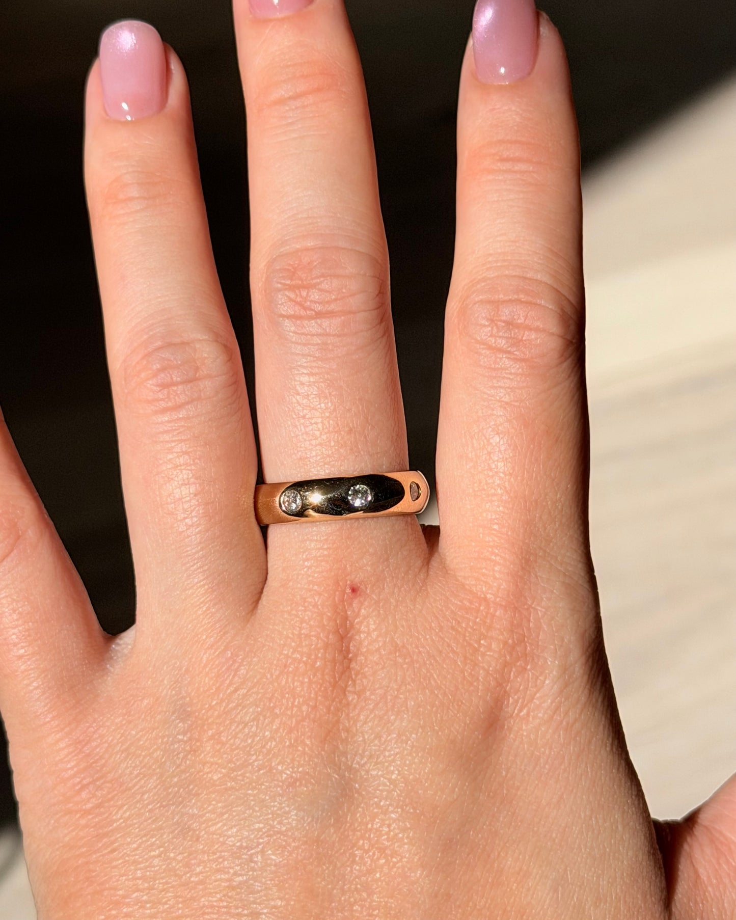 Modern Estate 18k Gold Straight Line Scattered Flush Set Diamond Donut Ring