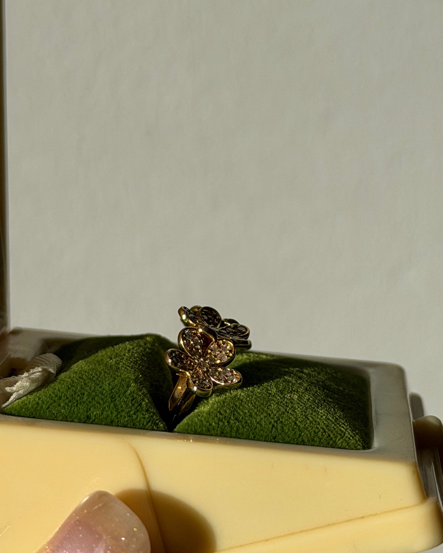 Vintage 18k Gold Triple Diamond Flower Ring