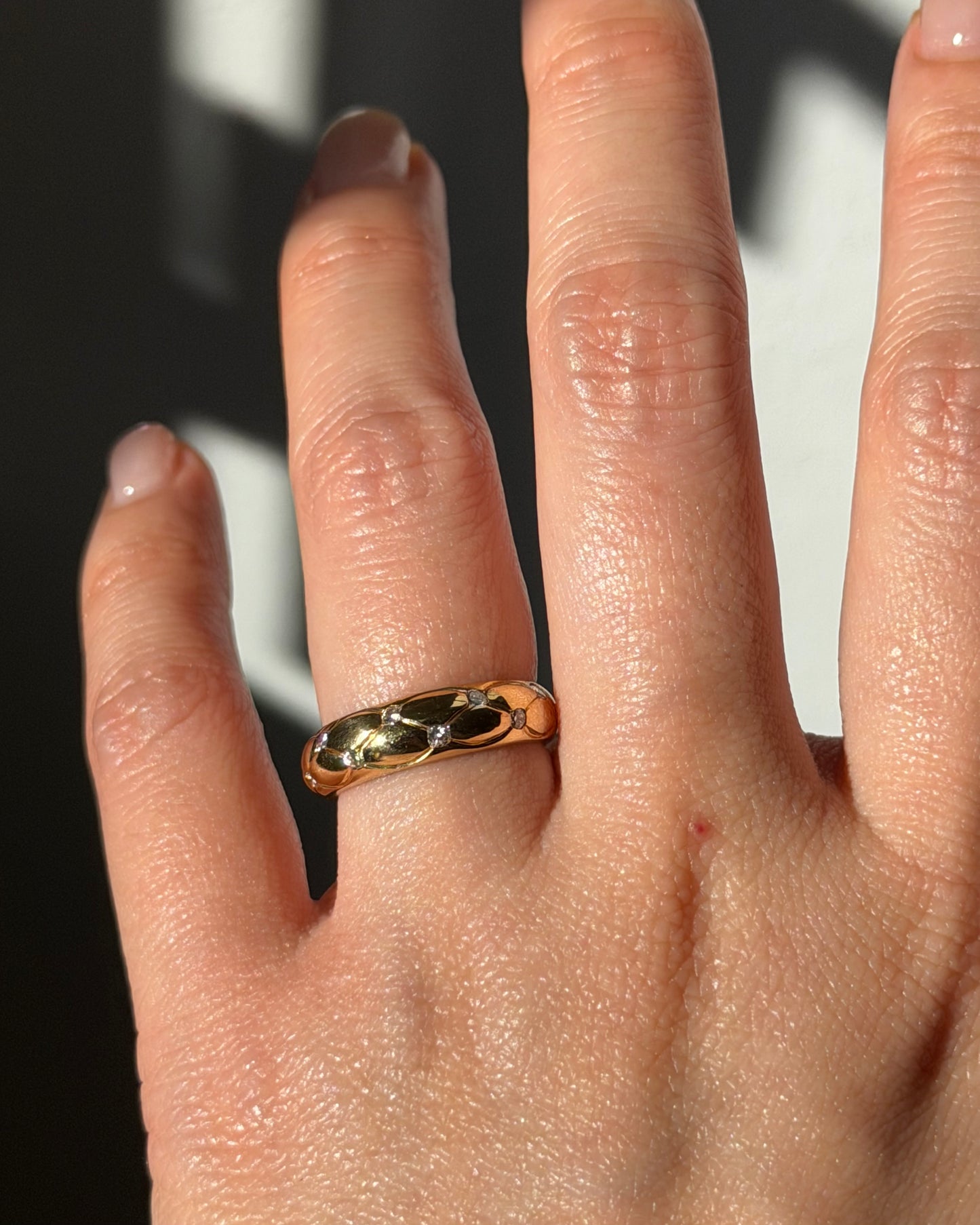 Vintage 18k Gold Flushed Set Diamond Quilted Pattern Dome Ring