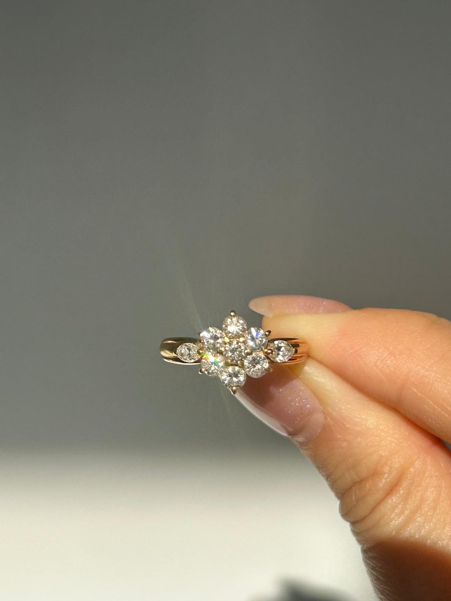 Vintage 18k Gold Diamond Flower Ring: 1 ct, US Size 7