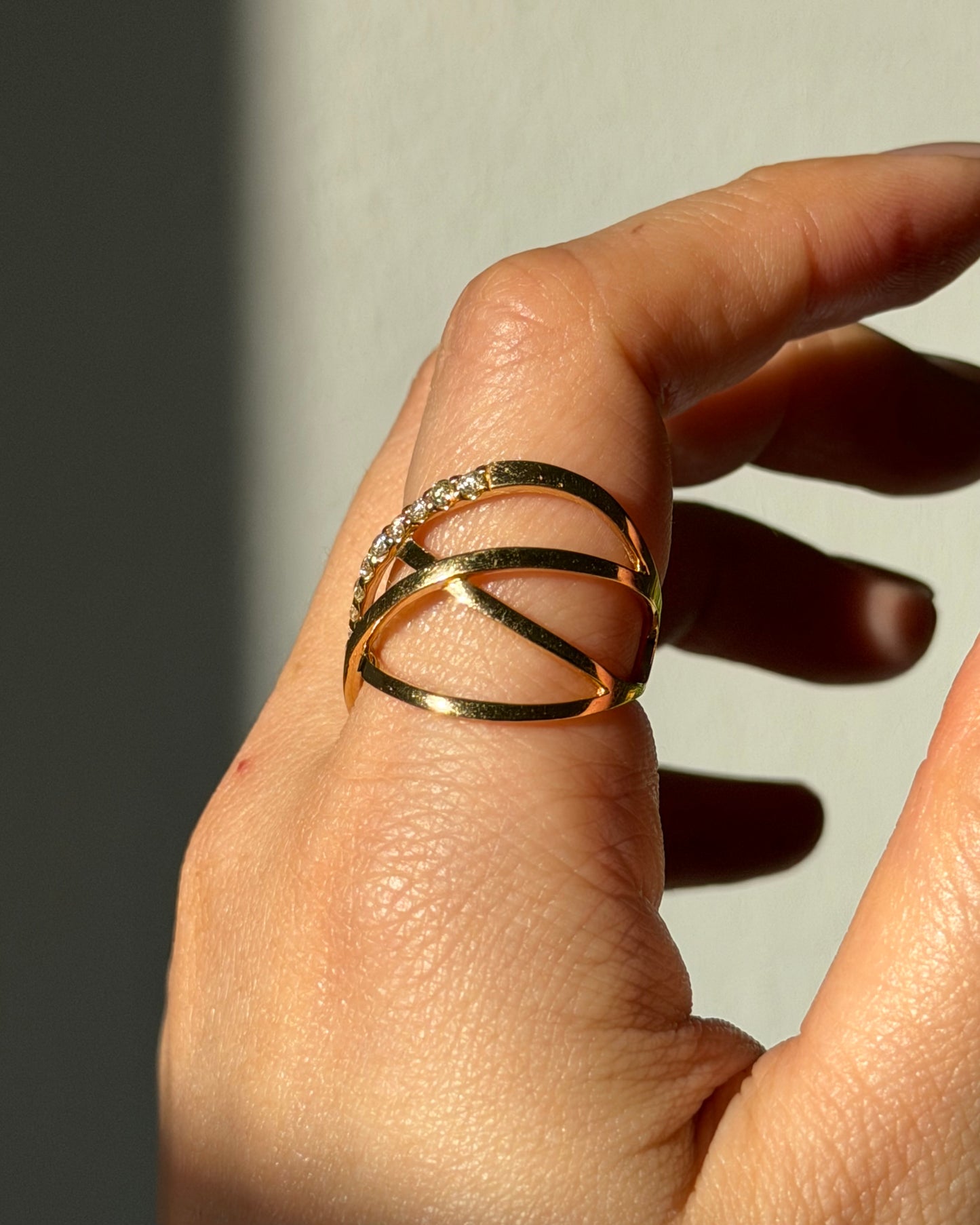 Modern Estate 18k Gold Sculptural Line Statement Diamond Ring