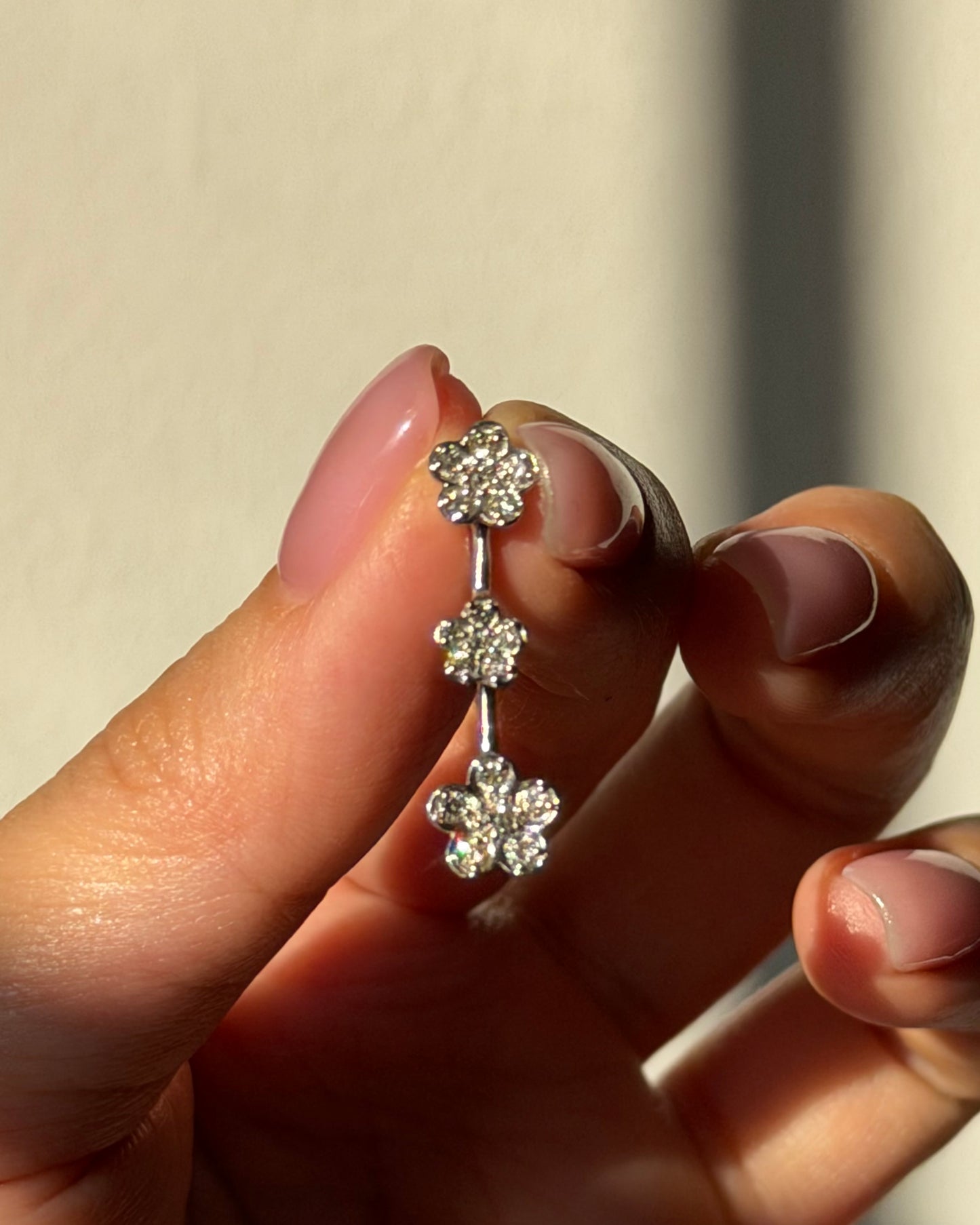 Vintage 18k WG Diamond Flower Bar Swinging Pendant