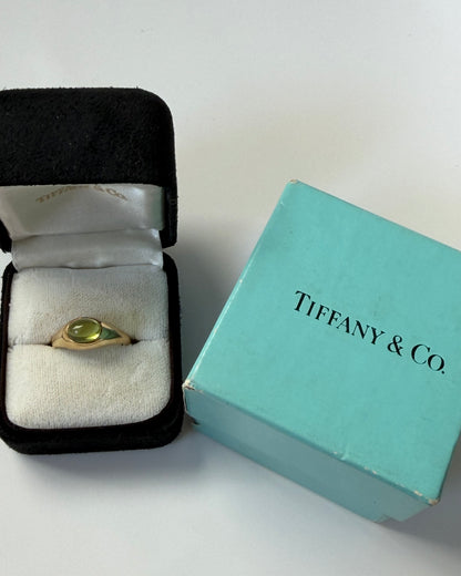 Vintage Circa 1980s 18k Gold Tiffany & Co Cabochon Peridot Ring