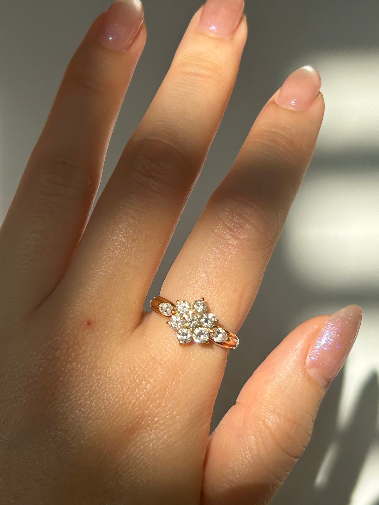 Vintage 18k Gold Diamond Flower Ring: 1 ct, US Size 7