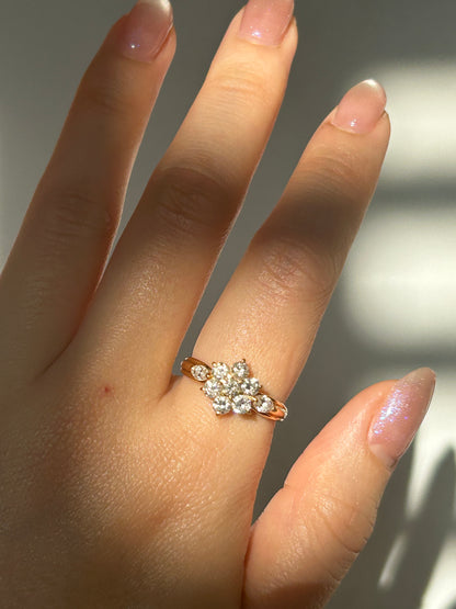 Vintage 18k Gold Diamond Flower Ring: 1 ct, US Size 7