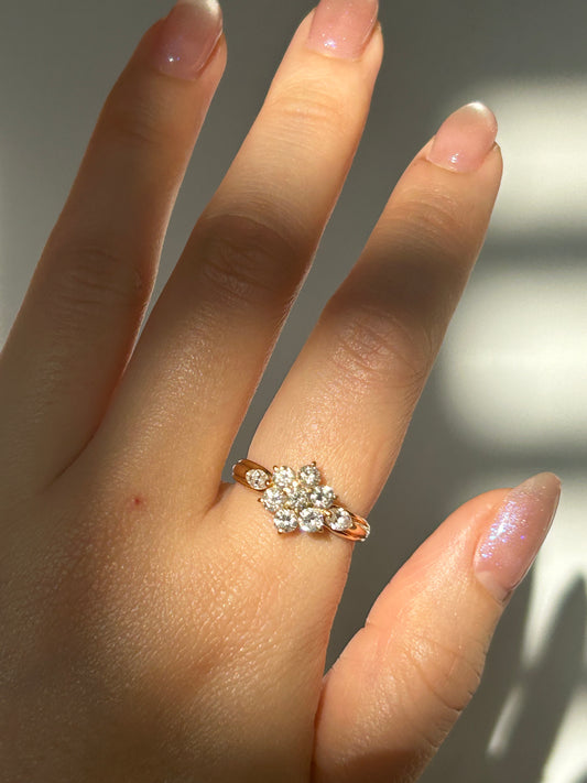 Vintage 18k Gold Diamond Flower Ring: 1 ct, US Size 7