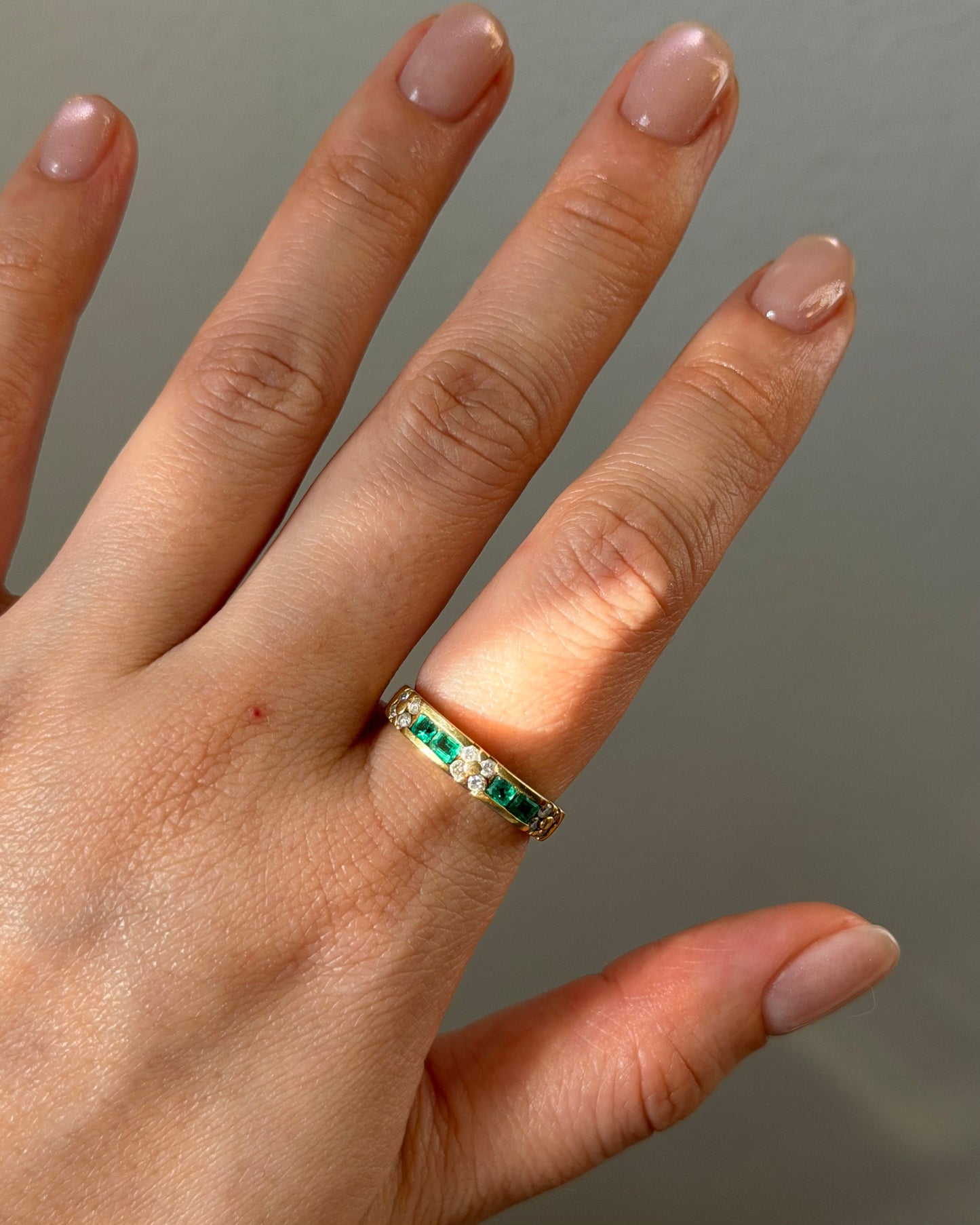 Vintage 18k Gold Carre Cut Emerald and Diamond Flower Band Stacking Band