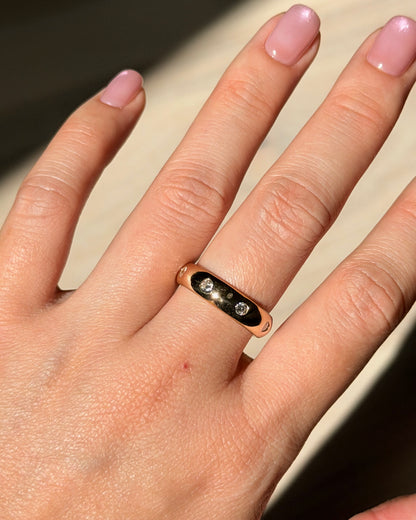 Modern Estate 18k Gold Straight Line Scattered Flush Set Diamond Donut Ring