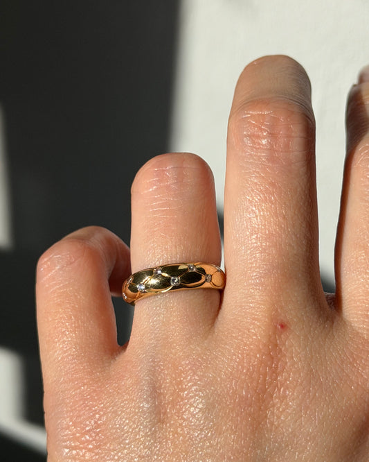 Vintage 18k Gold Flushed Set Diamond Quilted Pattern Dome Ring