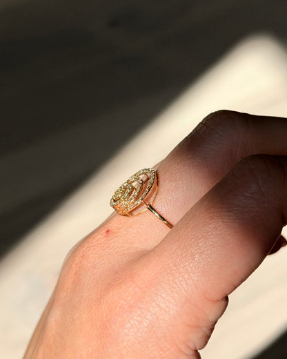 Vintage 18k Gold Spiral Diamond Ring