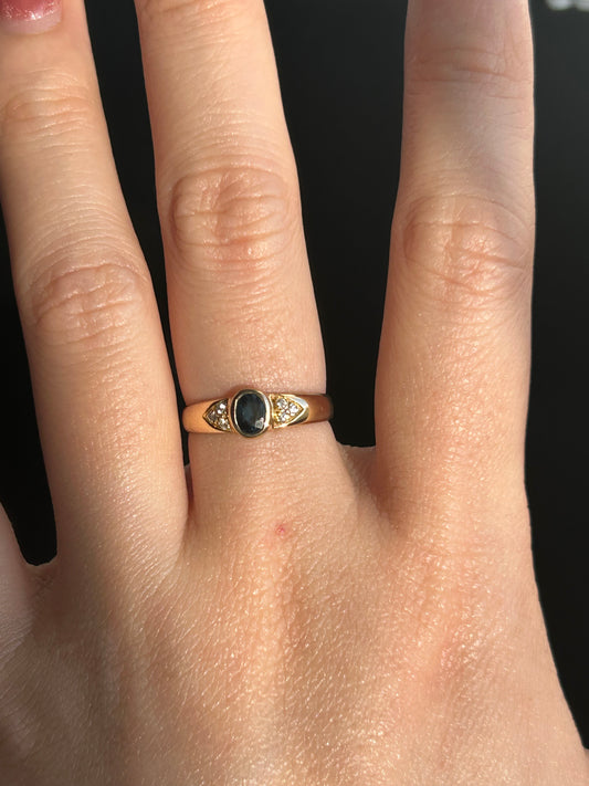 Vintage 18k Gold Sapphire and Diamonds Bezel Set Ring