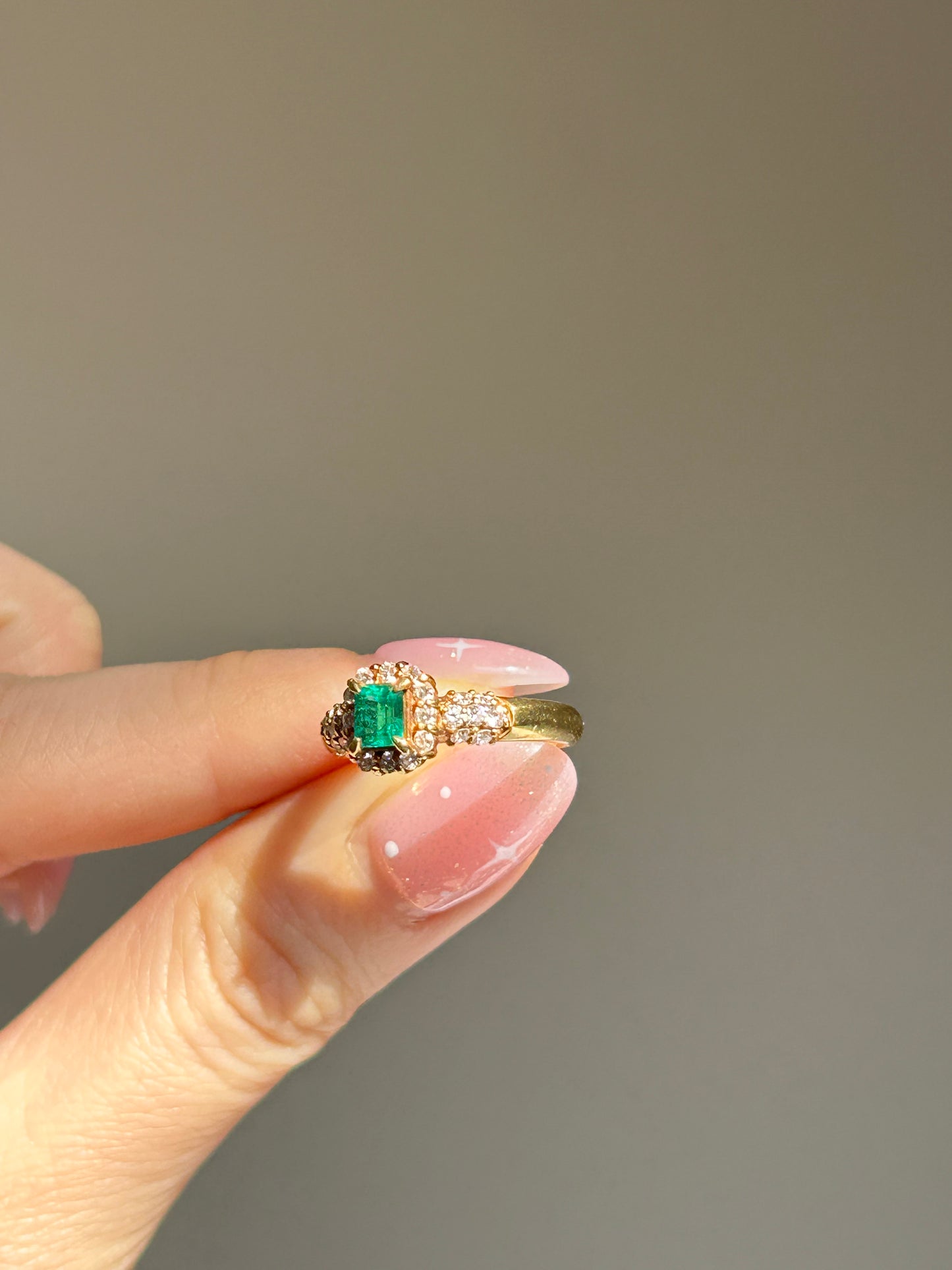 Vintage 18k Gold Emerald Diamond Halo Engagement Anniversary May Birthday Ring