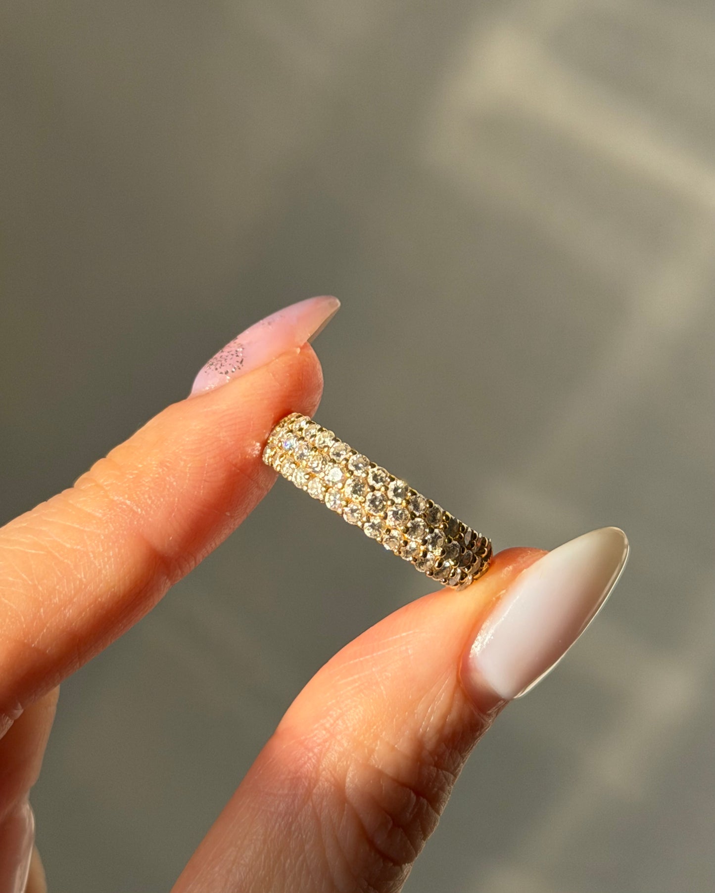 Vintage 18k Gold Diamond Pave Donut Ring