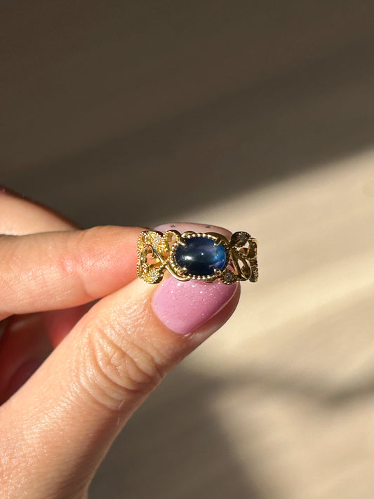 Vintage 18k Sapphire Cabochon Ornate Ring: US size 6.25